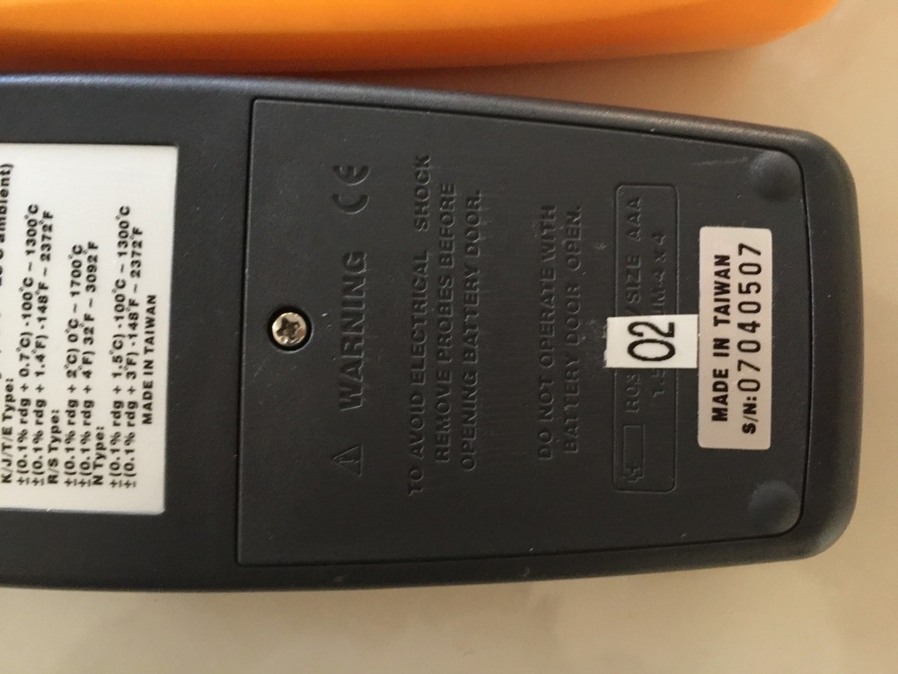 Omega HH147 Data Logger Thermometer RS-232 Includes Battery