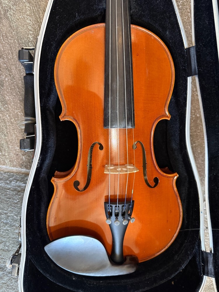 3/4 size Violin with case. Leon Albert brand