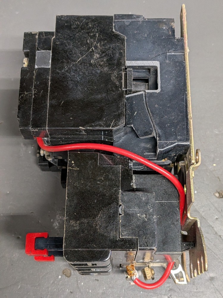 SQUARE D 8536SBO2S NEMA MOTOR STARTER 18A 5-HP COIL VOLTAGE 24VAC