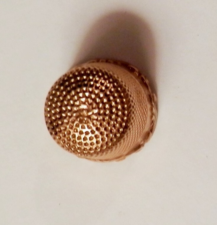 Vintage Solid 10K Yellow Gold Sewing Size 8 Thimble Ornate Base