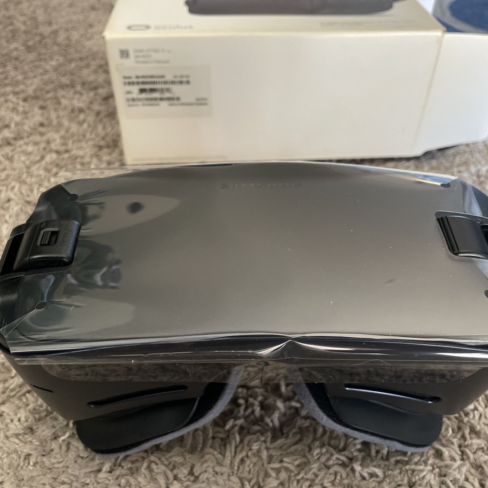 samsung gear VR oculus . Open Box New