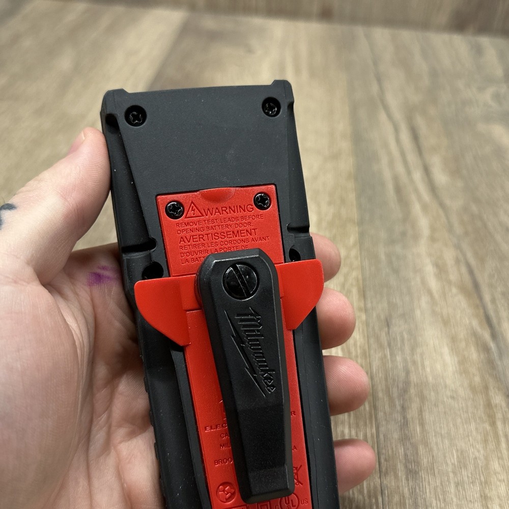 Milwaukee 2212-20 600V Auto Function Voltage/Continuity Digital Meter