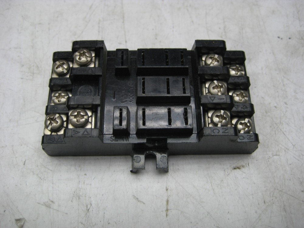 IDEC SL711 RELAY BASE NSNP