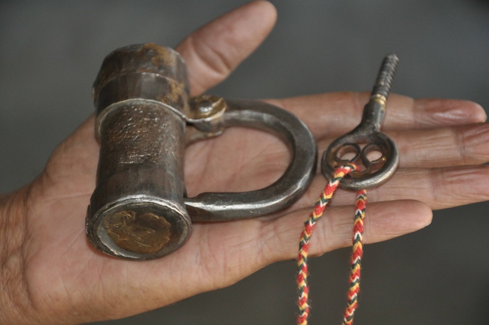 Vintage Iron Handcarfted Cylindrical Shape Screw System Padlock