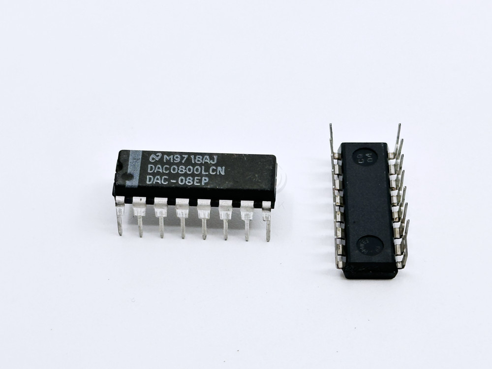 2PCS DAC0800LCN NSC 8-Bit Multiplying DAC Current Output 150ns Settling DIP-16