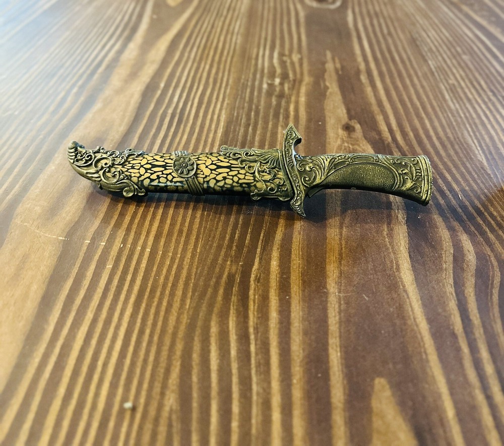 11 Inch Knife With Decorative Sheath
