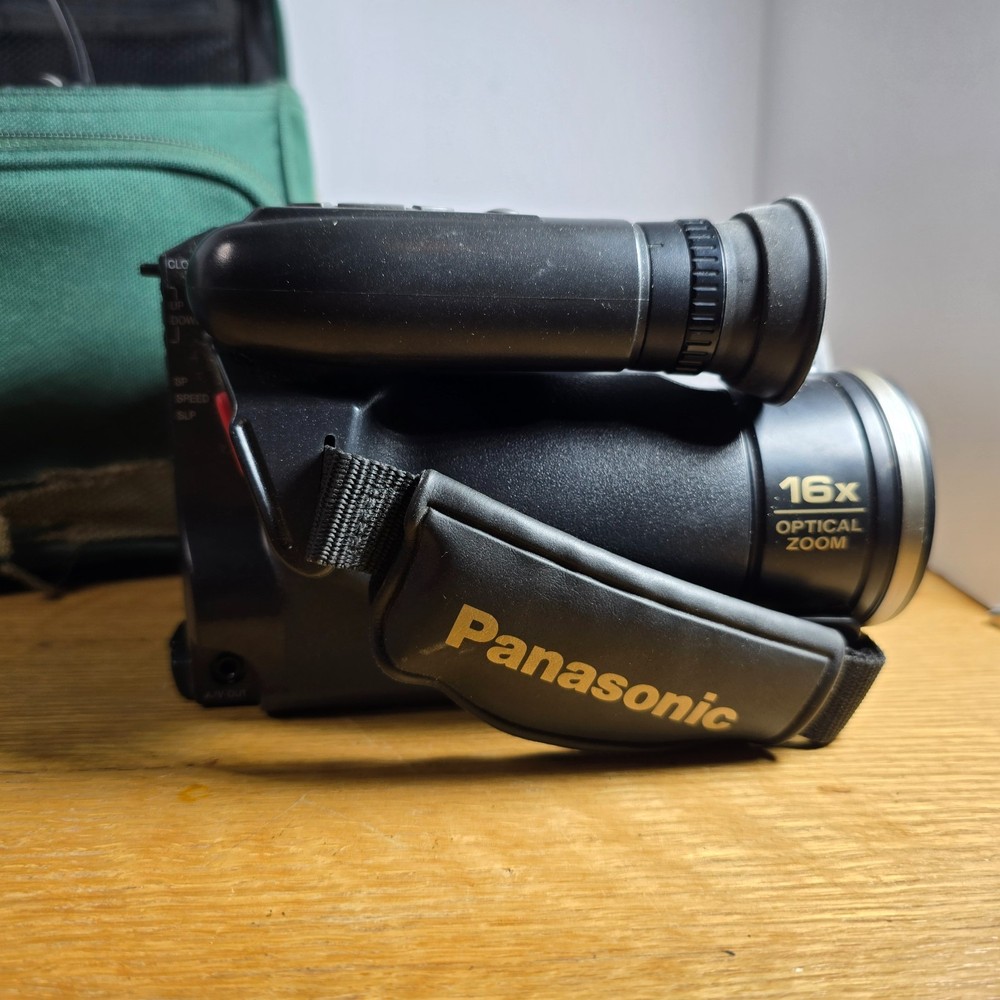 Panasonic PalmSight PV-L557D Camcorder Bundle! Read