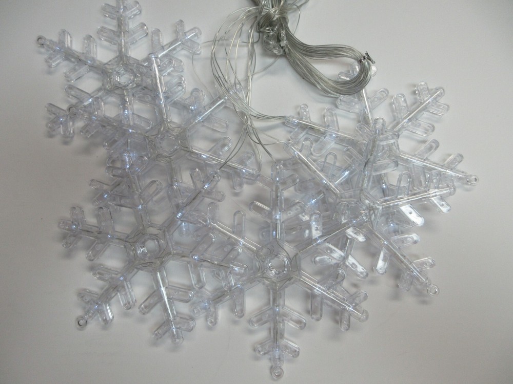 Perfect Holiday LED Snowflake String Lights 6pc Plug-In 8 Light Functions White