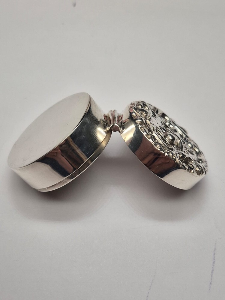 Sterling Silver Pill Box, Fine Example, Highly Decorative, Cherub Design