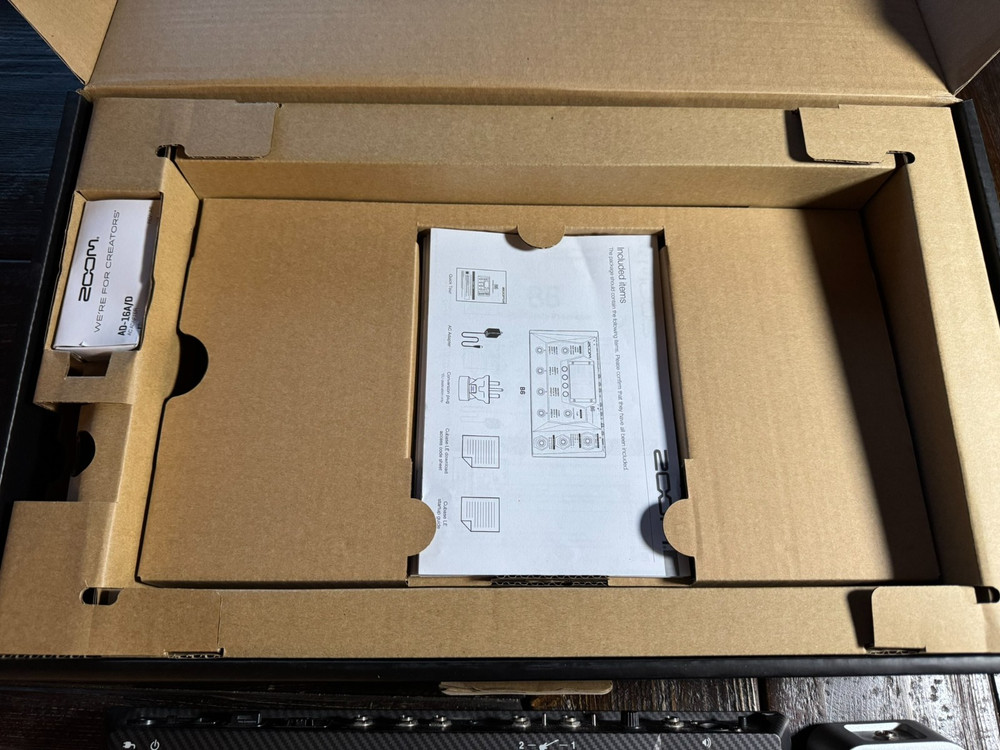 Zoom B6 Bundle: Bass Multi-FX + (BONUS) Wireless App Control & Expression Pedal