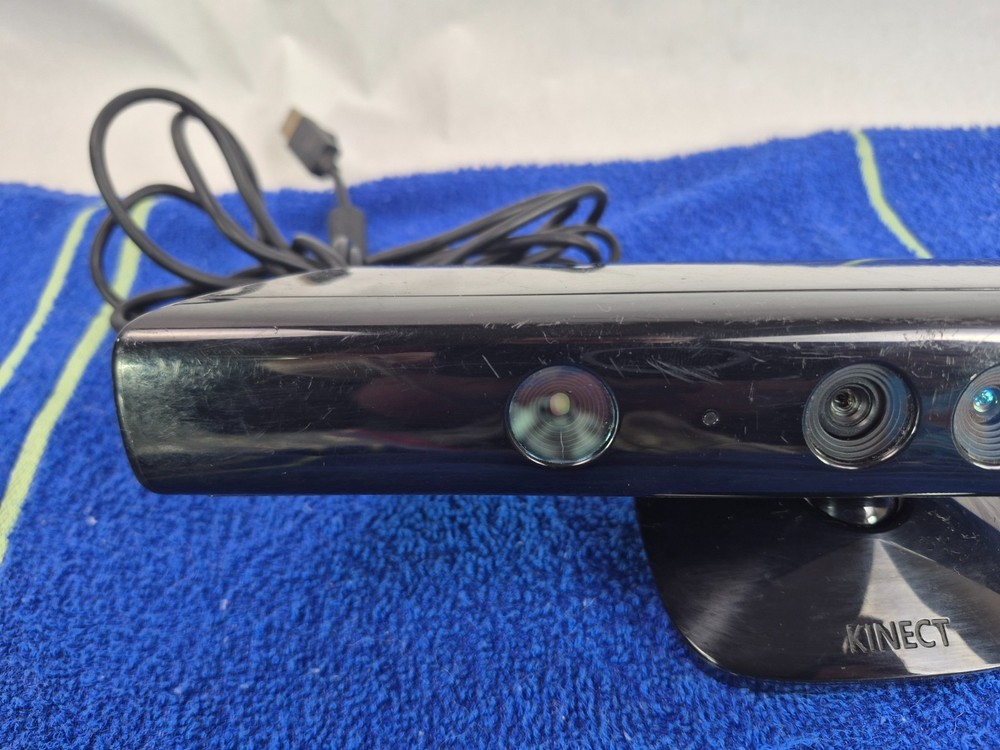 Microsoft 1414 Xbox 360 Kinect Sensor Bar camera Only - Black used
