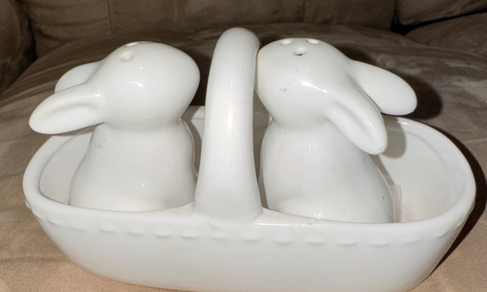 Ceramic Bunny Salt & Pepper Shakers Set
