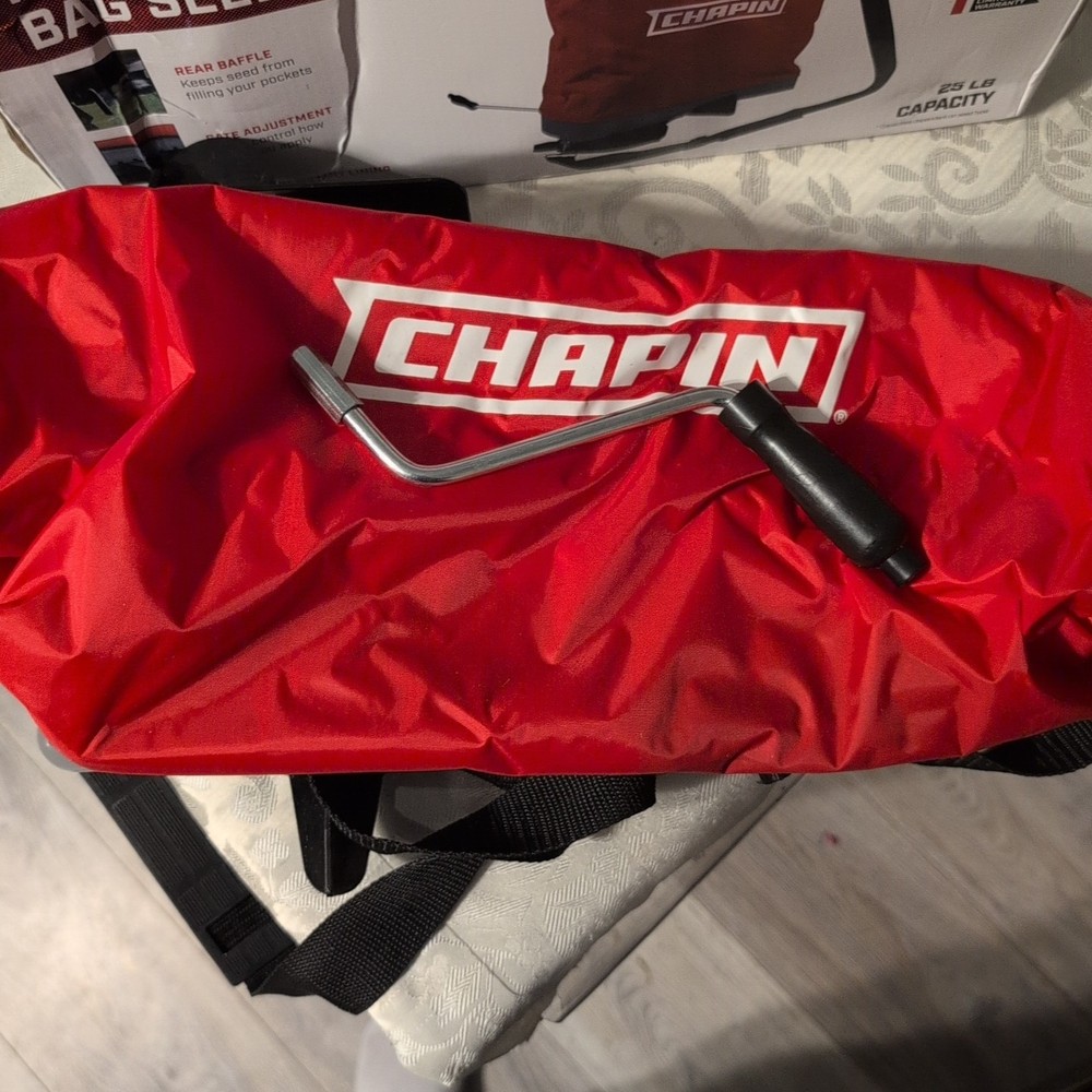 Chapin 84700A 25-Pound Handheld Bag Seed Spreader with Waterproof Bag