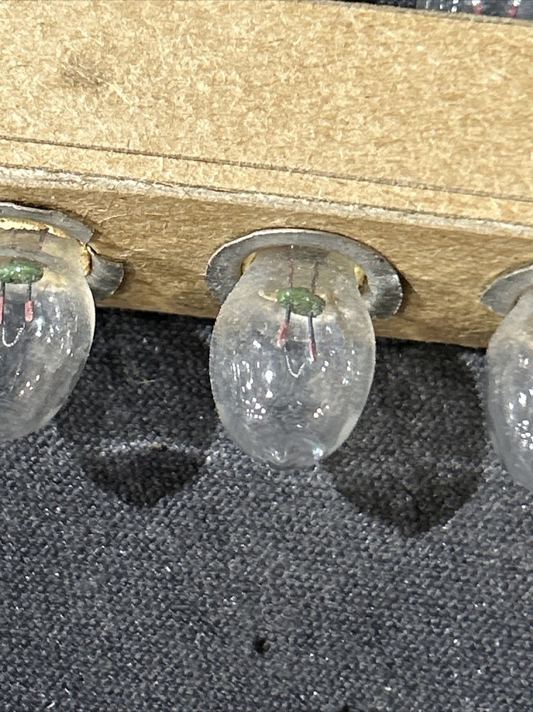 10 Sylvania PR3 Miniature Lamp Bulbs (SP105)