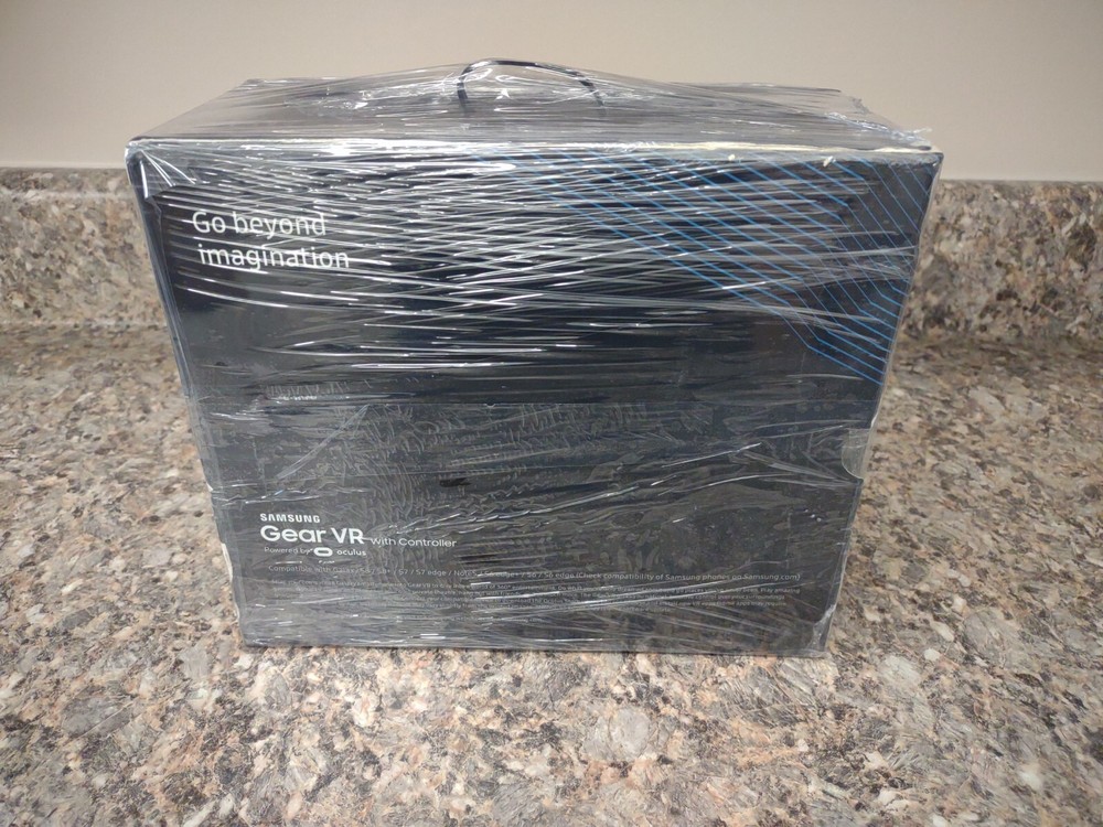 Samsung Gear VR With Controller - Complete - Powered by Oculus