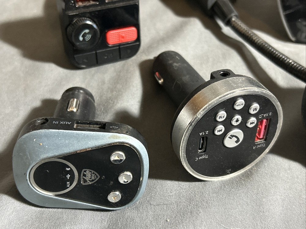 LOT OF BLUETOOTH TRANSMITTERS (UNTESTED) MONSTER - MS - BRACKETRON - AUTO DRIVE