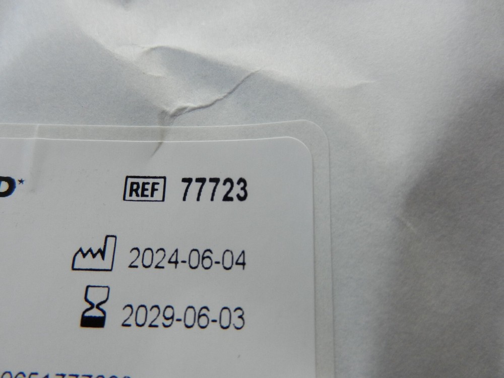 F229 Halyard REF: 77723 Vertical Isolation Drape 90" x 126"