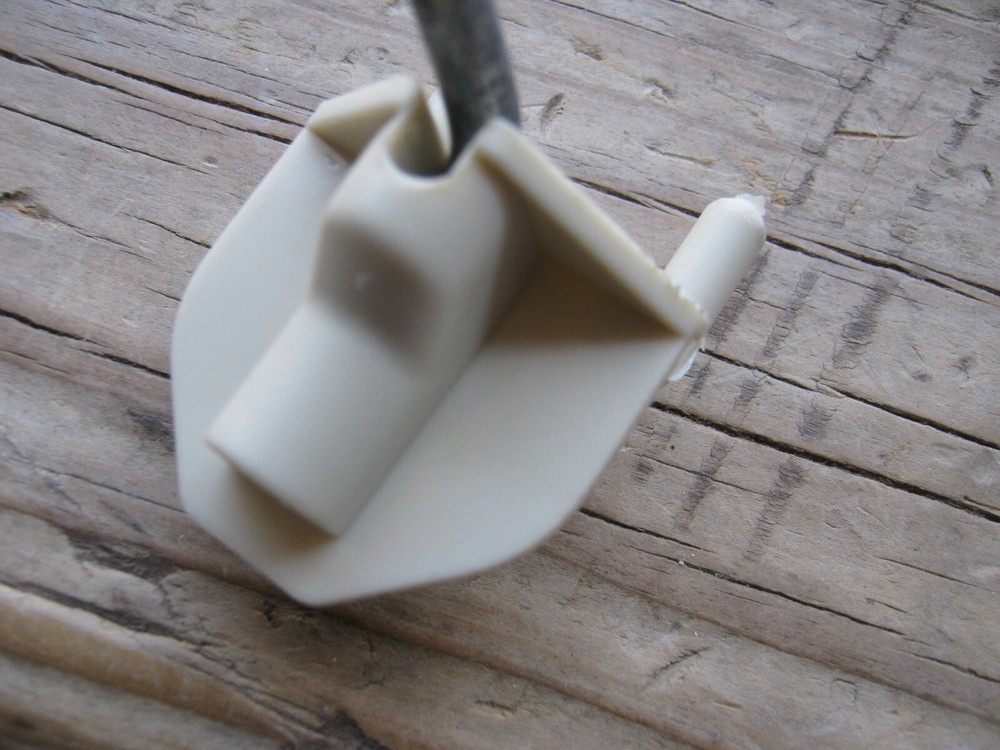 NOT COMPLETE 86 pcs ( 7 pcs plastic ONLY ) Fastback Hooks ?? Peg Board Hooks