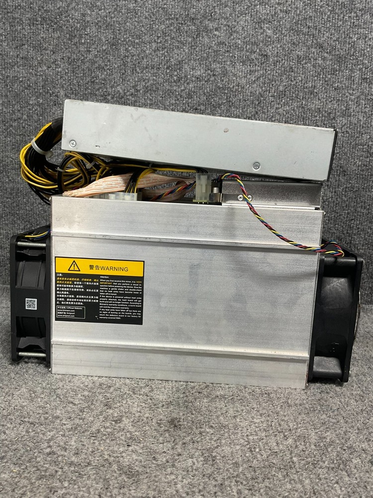 Bitmain Antminer D3 Submodel 17. 0G Cryptocurrency Miner - Silver