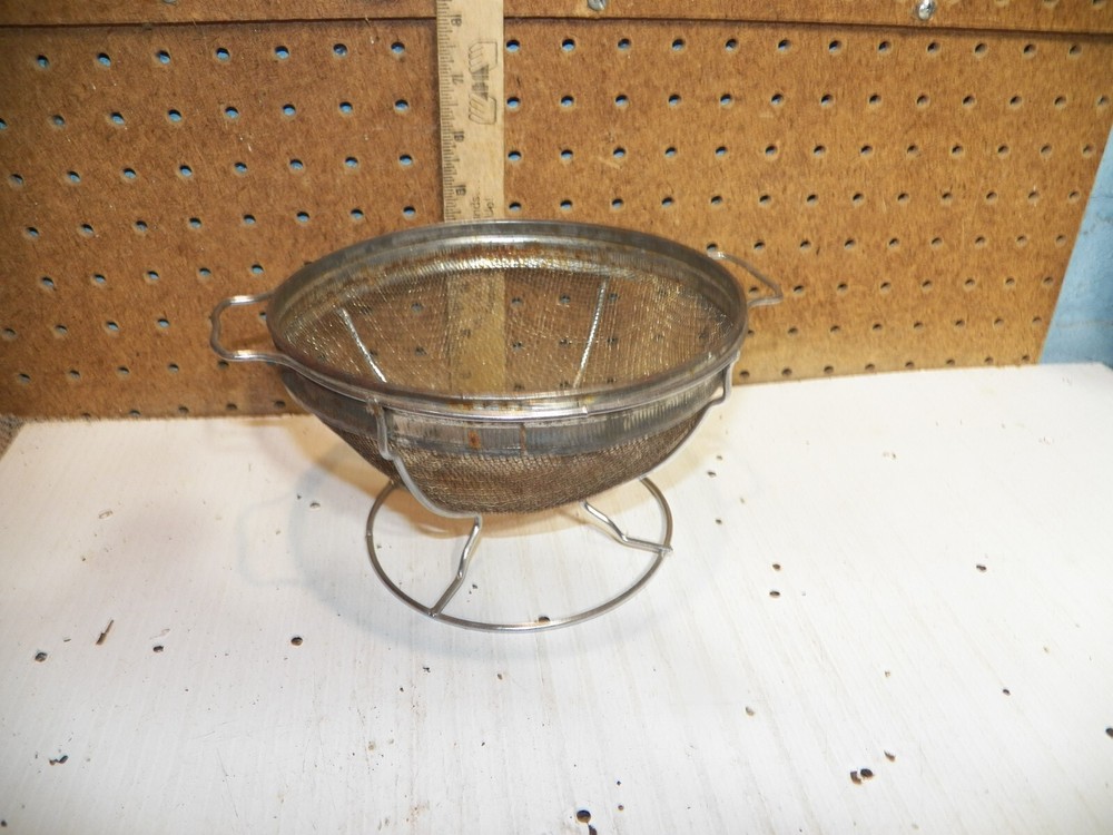 Vintage Rustic Farmhouse Wire Mesh Footed Screen Strainer Colander