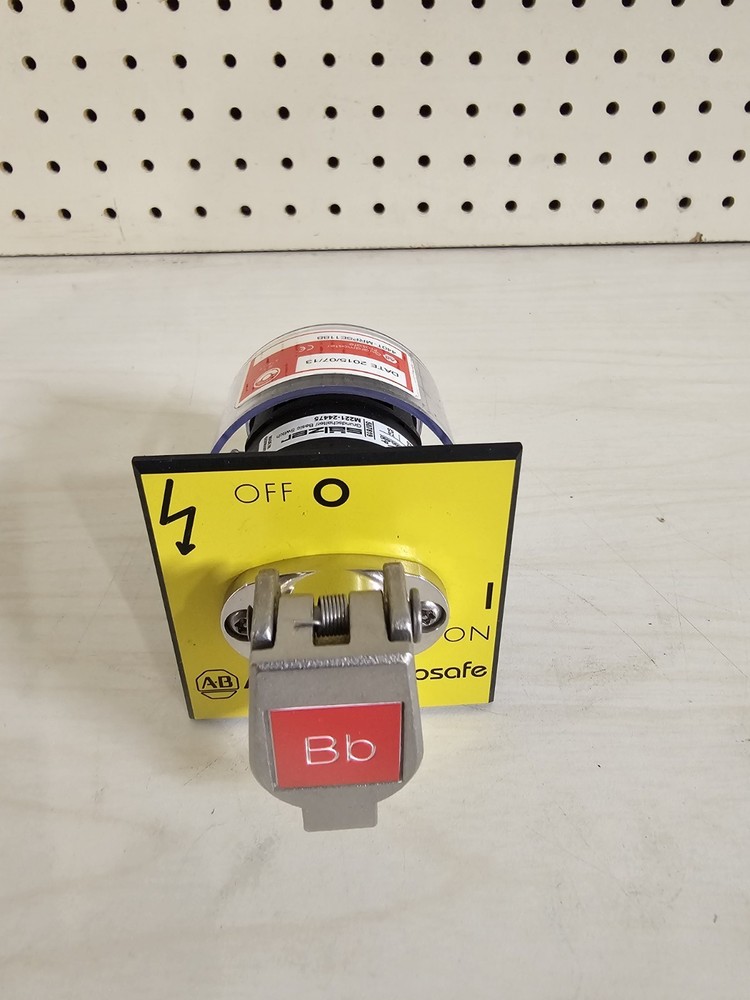 Allen-Bradley Prosafe Rotary Key Switch-Panel Mounted Cat #: 440T-MRPSE11BB