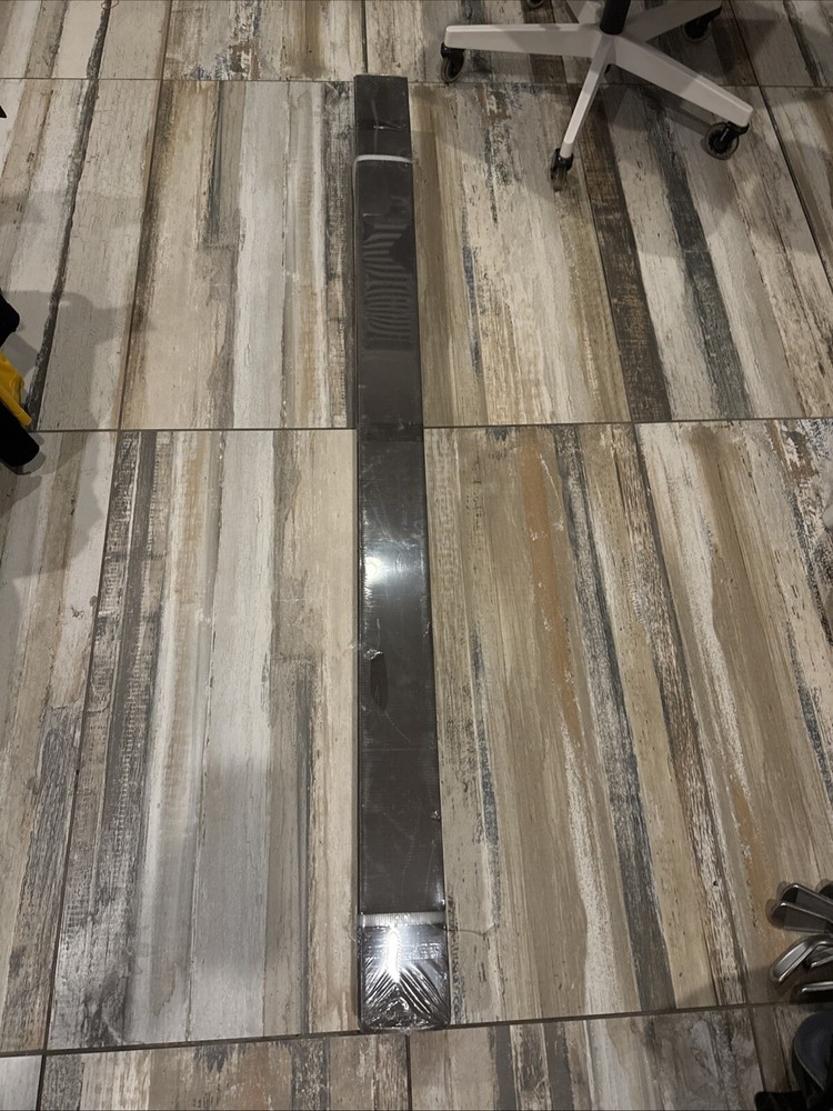 Lucid XG-72 Digital Projector Self Lock Screen NEW