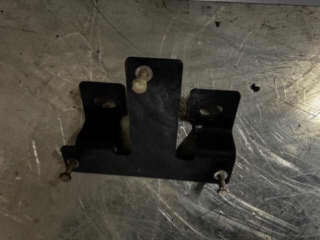 KENWORTH BRACKET-DOSING CONTROL UNIT M11-2365