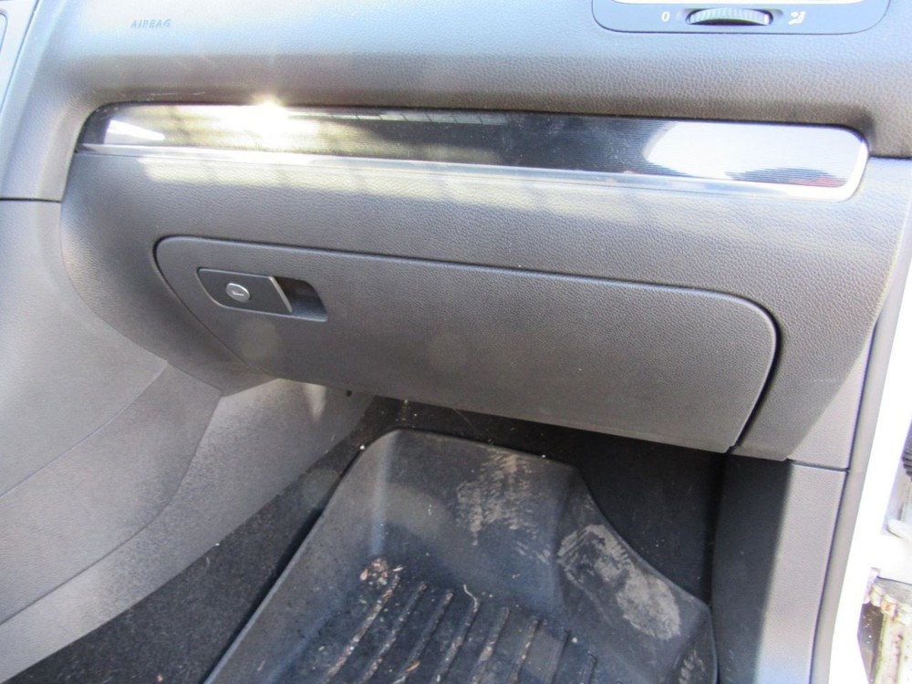 GTI       2010 Glove Box 1075849