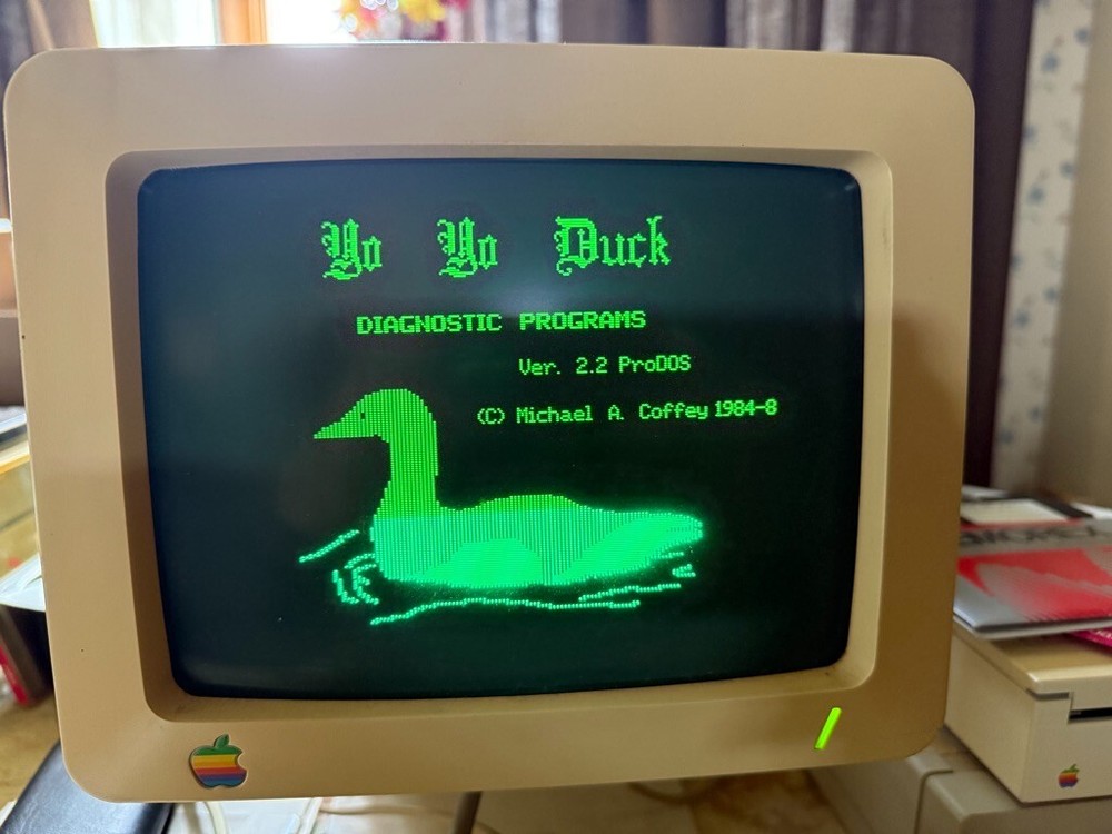 Apple 2 software: PUBLIC DOMAIN EXCHANGE - Yo Yo Duck - 5.25 disk