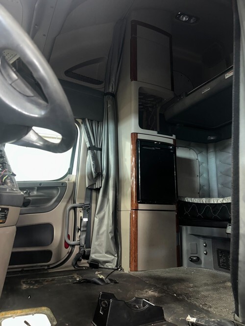 2012 FREIGHTLINER CASCADIA CAB, BR1943-CAB