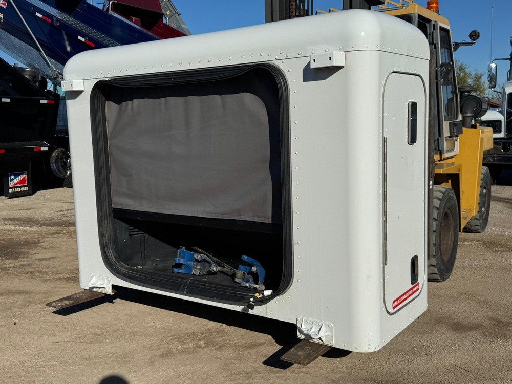 Peterbilt Sleeper  36" Flat top