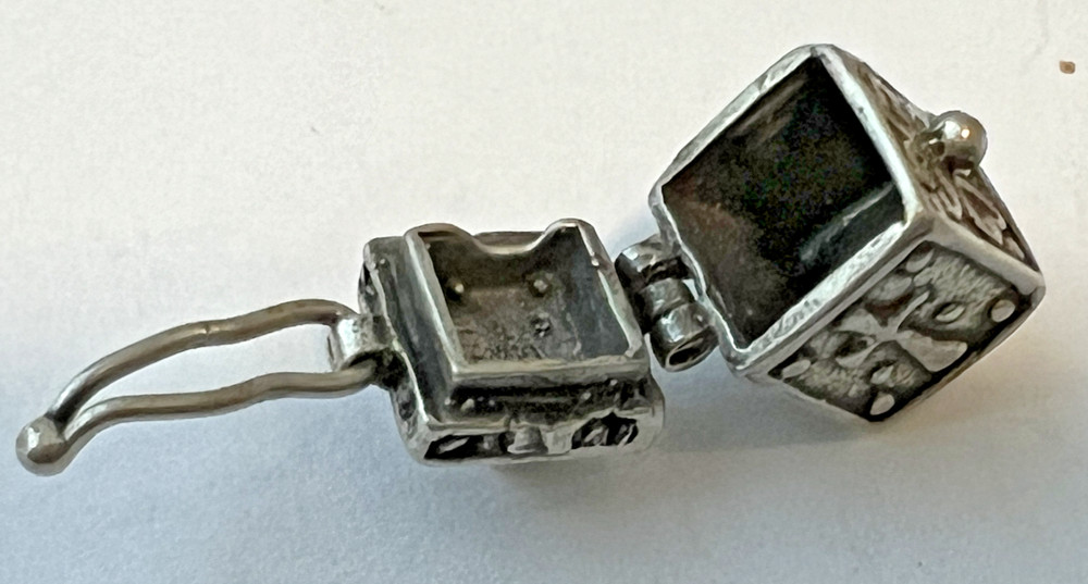 CHARM STERLING BOX WITH CROSS