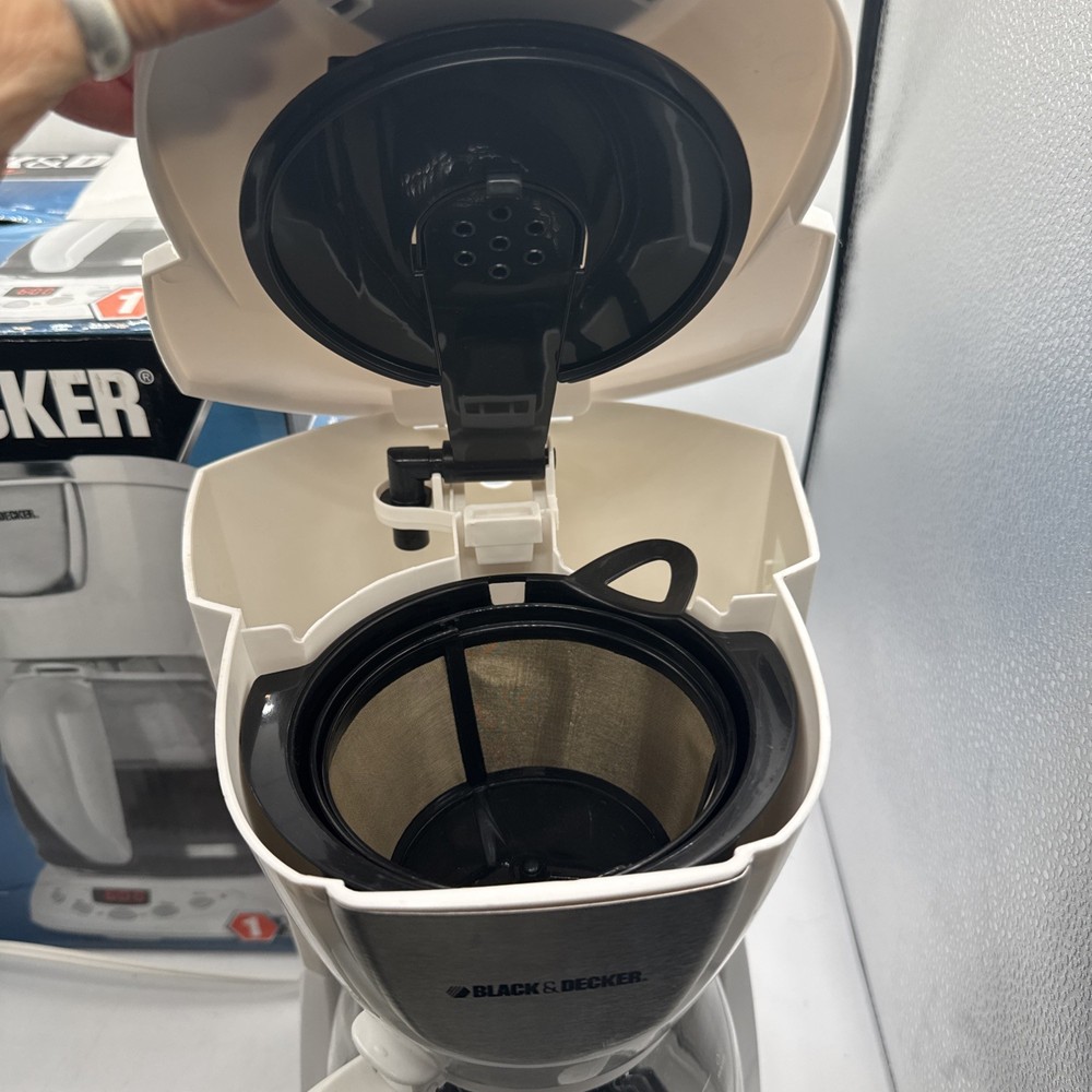 White New Open Box Decker DE755 12 Cups Coffee Maker