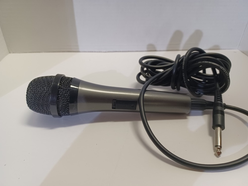 Singing Machine Unidirectional Dynamic Wired Microphone, SMM214, Black. Untested