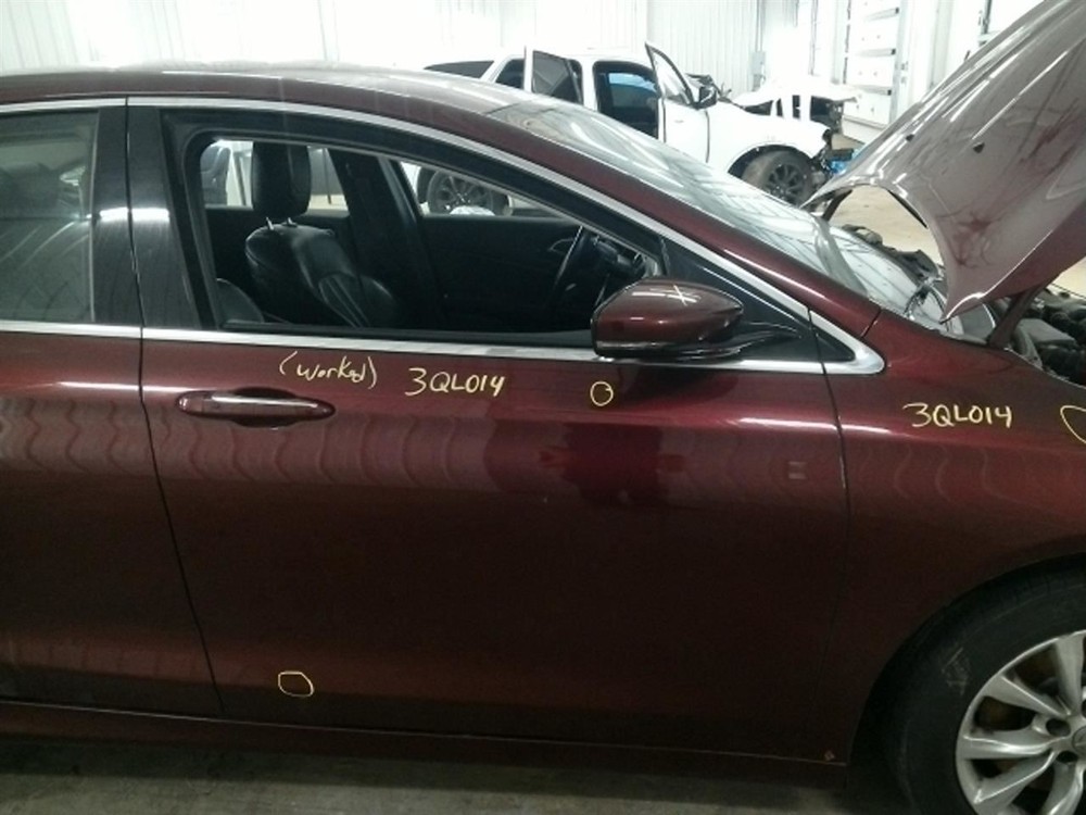 200 2015 High Mounted Stop Light 104753328