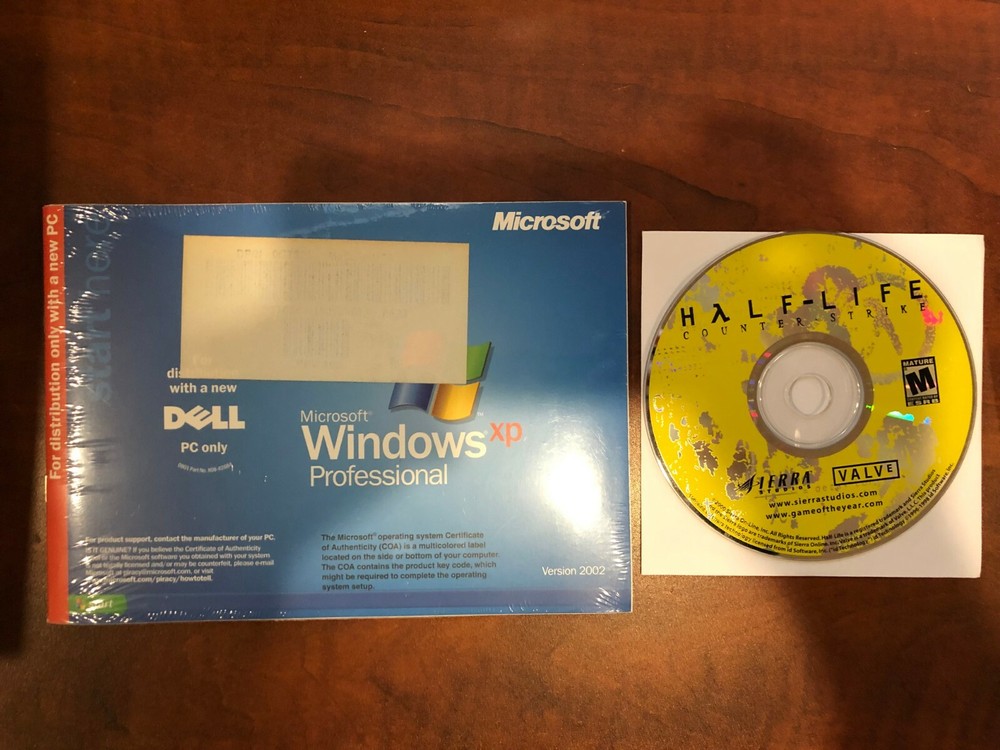 Combo Windows XP Pro & Half-Life: Counter-Strike PC Game by Sierra Studios