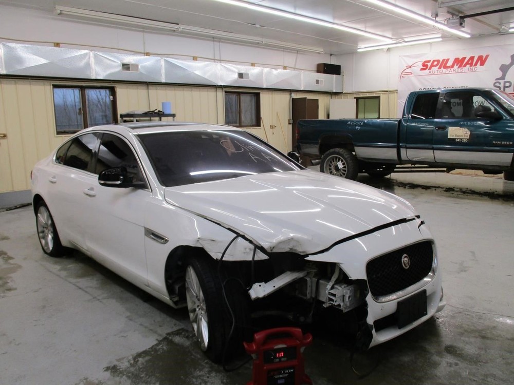 XF 2016 High Mounted Stop Light 1727553