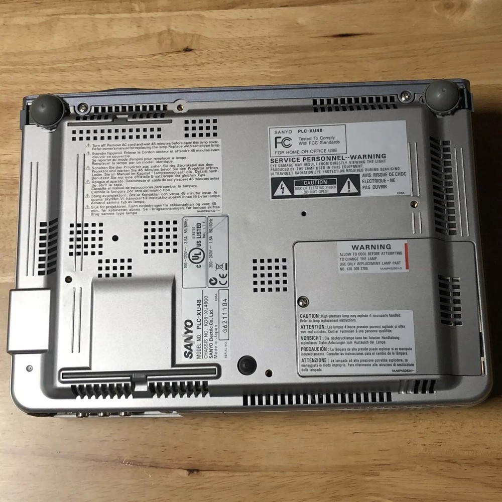 Sanyo PLC-XU48 Pro XtraX Multiverse Projector