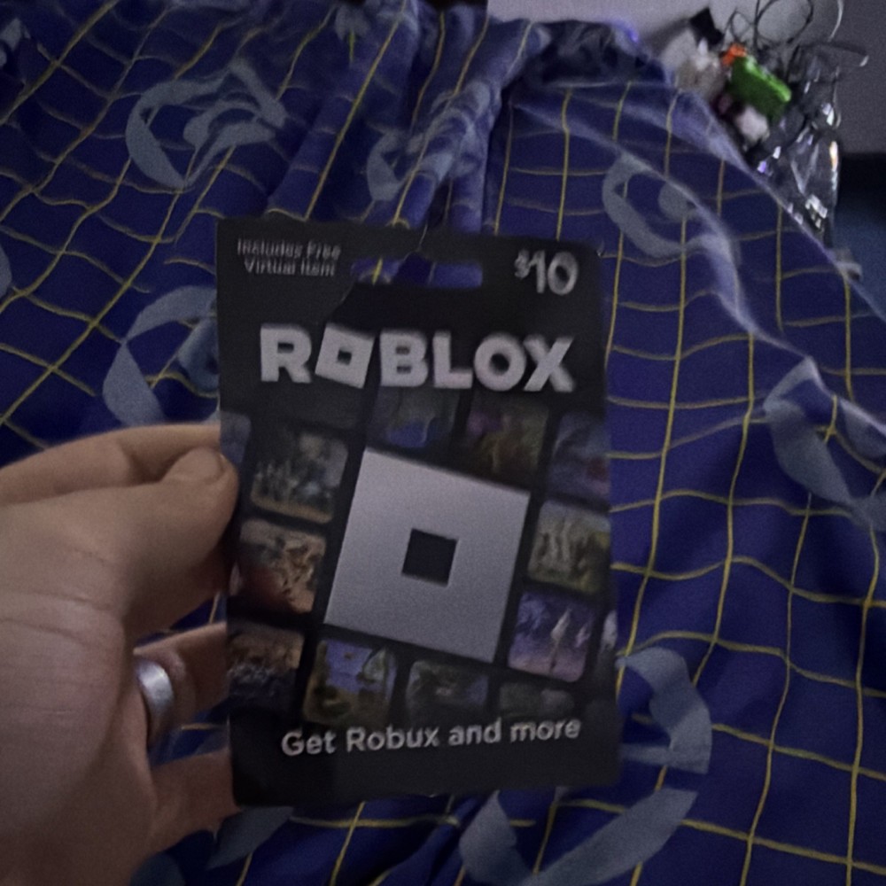 Roblox $10 Prepaid Game Card Multi-Platform Includes Free Virtual Item