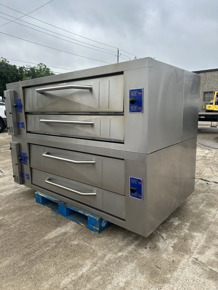 Bakers Pride Y600 double deck pizza oven