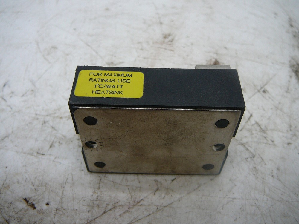 IDEC RSSDN-10A SOLID STATE RELAY, 48-660VAC 10 AMP LOT OF 2