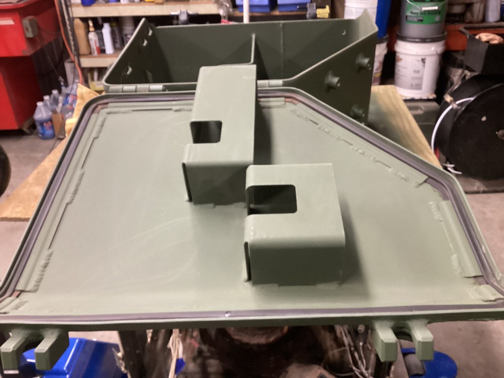 Storage box, rear /RH Bradley(BFVS) 2540-01-479-0396