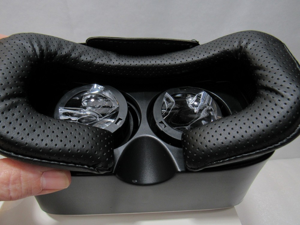 Yobi Virtual-Reality 3D Headset (E1K)
