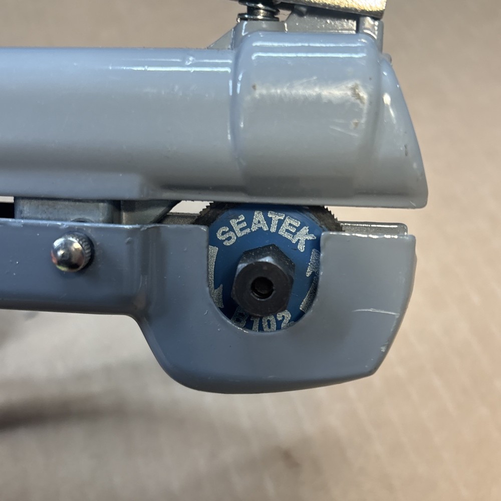 AFC CABLE SYSTEMS Armored Cable Cutter