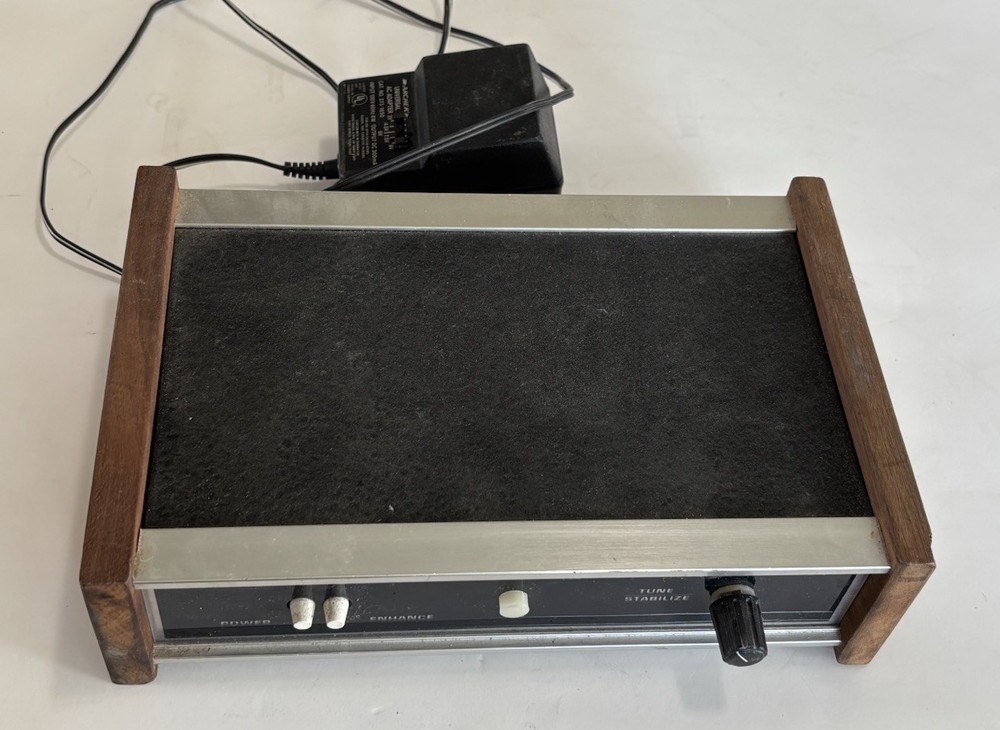 Vintage RHOADES Video Stabilizer / Enhancer VS 4000, Powers On