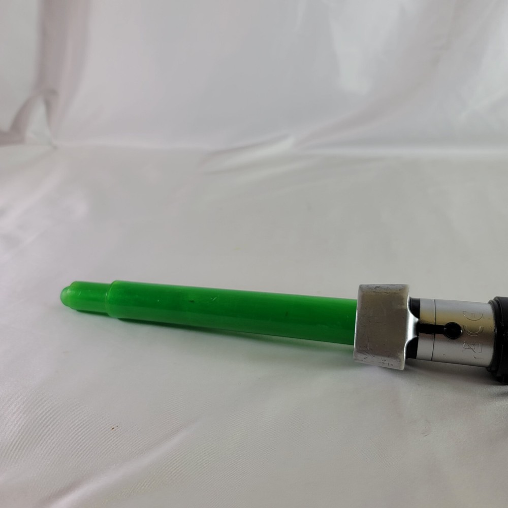 YODA GREEN LIGHTSABER, 2016 WORKS!