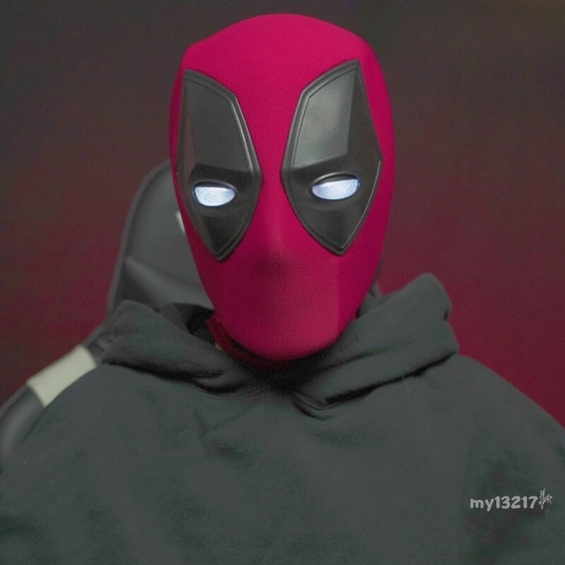 Marvel Deadpool Helmet Mask Movable Eye & Light Up Ring Remote Control Halloween