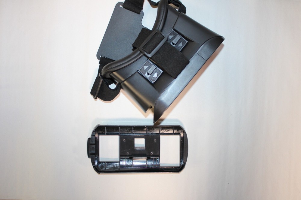 URG Virtual Reality Goggles – Works with Android & iPhone – Original Box