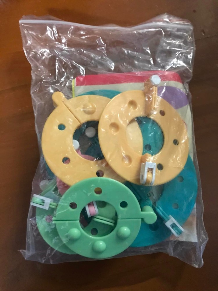 Pom Pom maker - Packet of 8