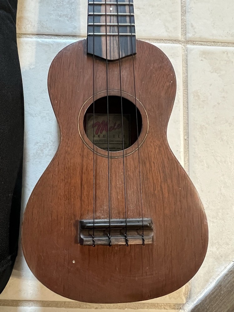 Mele 2014 Ukulele ( Made In Hawaii )